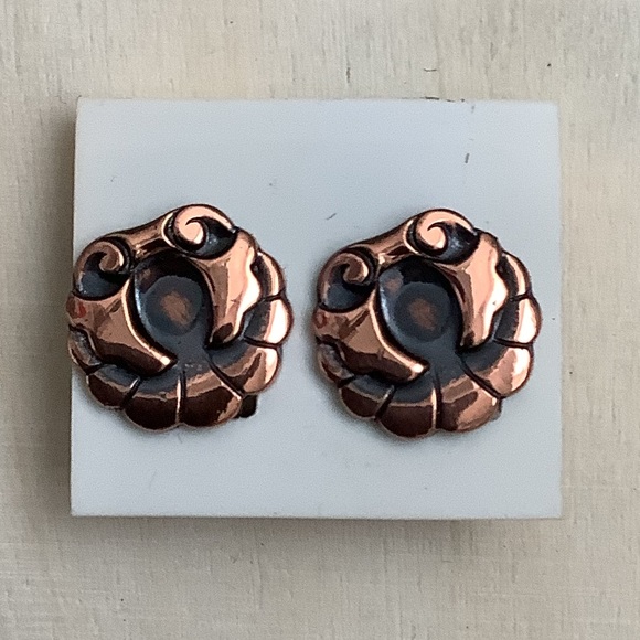 🦋🌸 Unique Vintage copper clip on earrings butterfly flower? - Picture 2 of 6